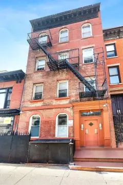 8-Unit Brick Apartment Building