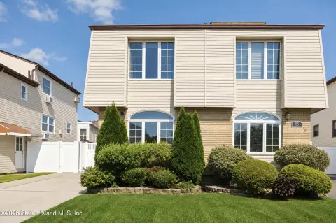 Brick Duplex with Finished Lower Level