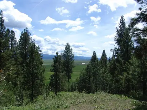 Cascade Land Adjoins Public Lands