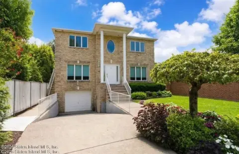Detached Colonial Duplex with Pool