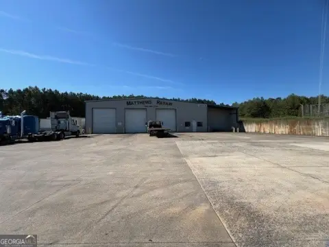 Automotive Service Facility with Roll-Up Doors