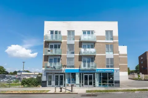 Retail Storefront Units in Fresh Meadows