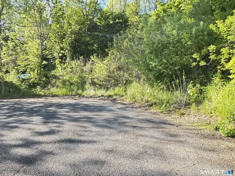 Land in Quiet Cul-de-Sac