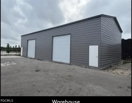 Warehouse with Air-Conditioned Office
