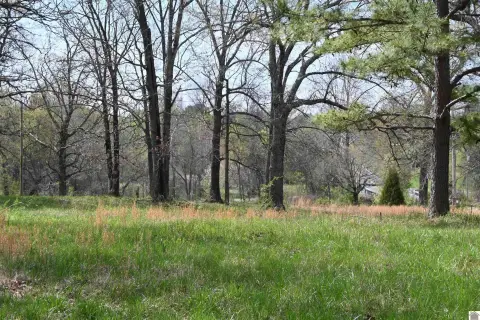 High-Traffic Commercial Lot in Benton