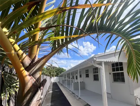 Updated Fourplex in East Lauderdale
