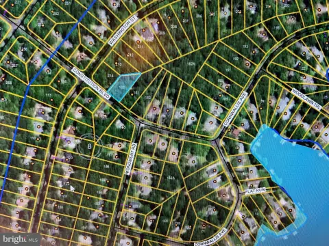 Residential Lot in Lakefront Neighborhood