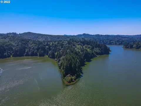 Lakefront Peninsula Waterfront Land