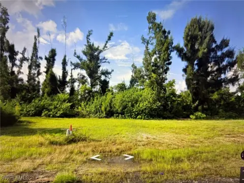 Oversized Lot Overlooking Freshwater Lake