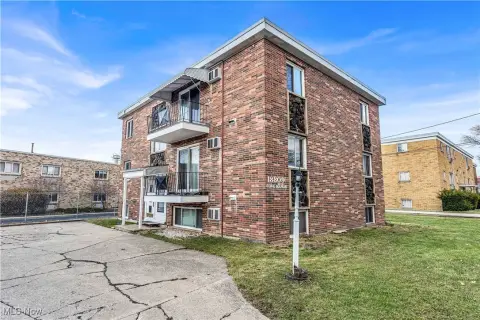 5-Unit Brick Apartment Building