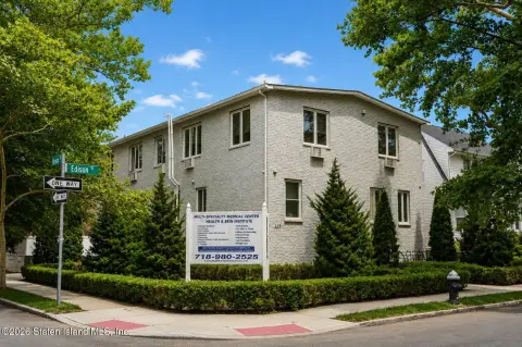 Mixed-Use Medical Office Apartment Building