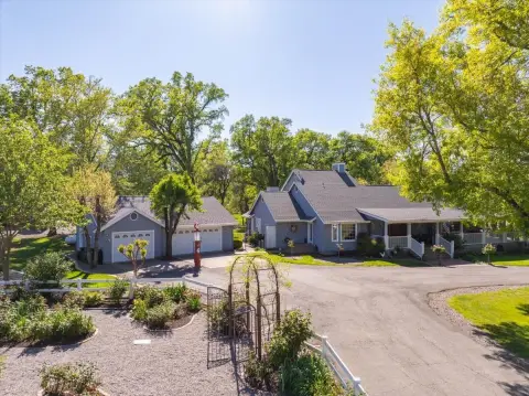 Millville Creekside Estate with Guest House