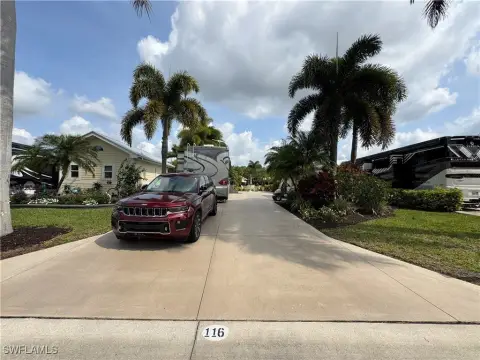 RiverBend Motorcoach Resort Lot