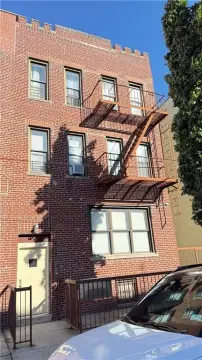 6-Unit Apartment Building