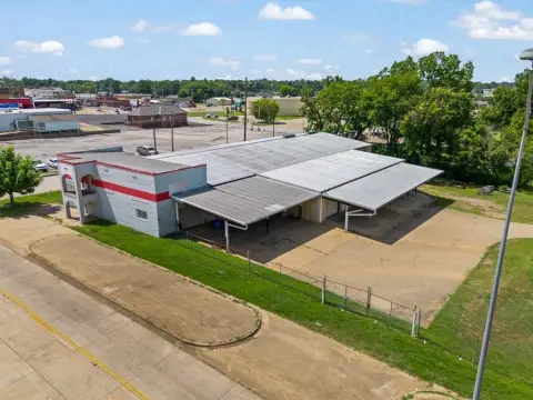 Flex Warehouse with Drive-Through Bays