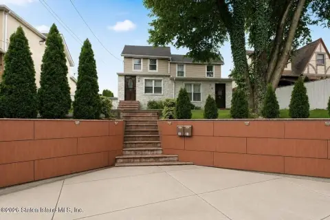 Detached Duplex With Finished Basement