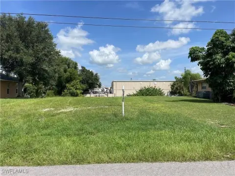 Waterfront Lot in Cape Coral