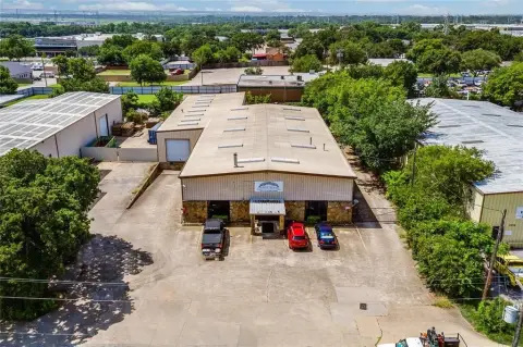 Irving Warehouse with Living Space