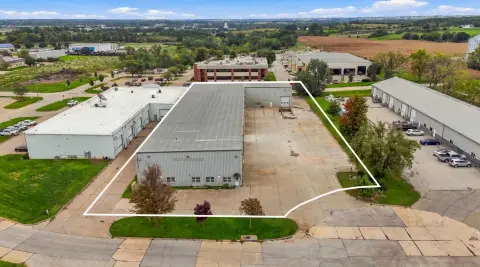 Flex Industrial Building with High-Clearance Warehouse