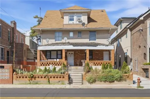 Detached Triplex with Rear Parking