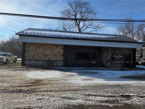 Versatile Commercial Space in Mantua