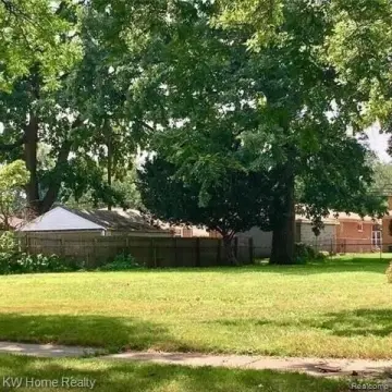 Residential Land in Center Line