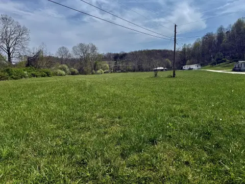 Flat Building Lot Near Morehead