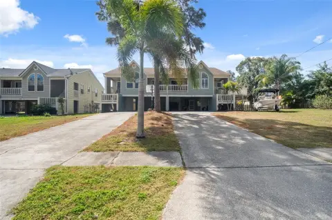 Palm Harbor Duplex: Investment Opportunity
