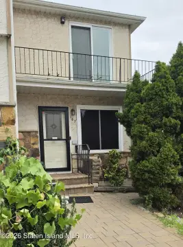 Renovated 2-Bedroom Duplex
