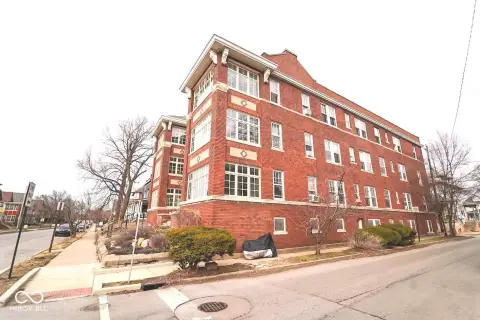Six-Unit Brick Apartment Building