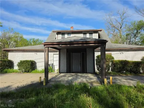 Bar Property with Apartment