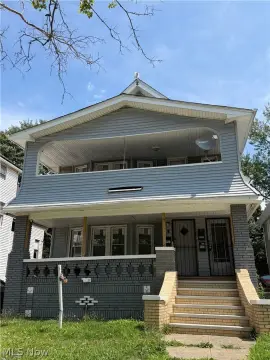 Renovated Triplex with Third-Floor Suite