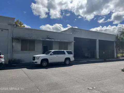 Jacksonville Warehouse with Office Space