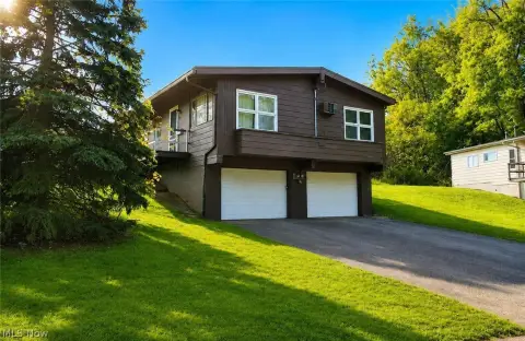 Remodeled Duplex with Two 1BR Units