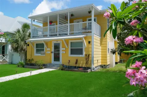 Renovated Triplex Near Downtown St. Petersburg