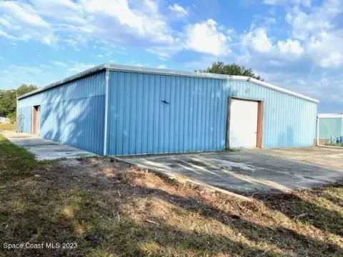 Versatile Warehouse with Secure Yard