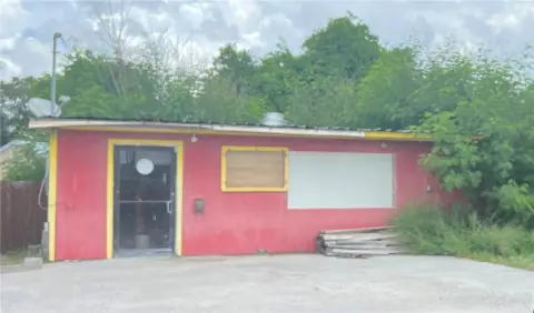 Restaurant/Retail Building in Alice, TX