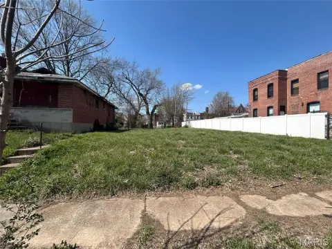 Residential Land in St Louis