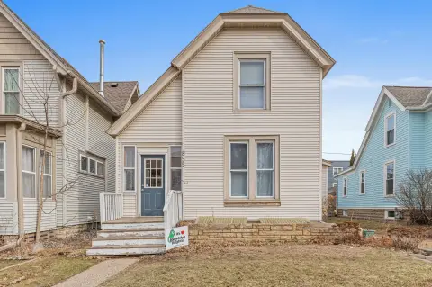 Duplex with Flexible Lower Level