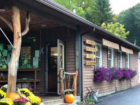 Iconic Store on Lake George