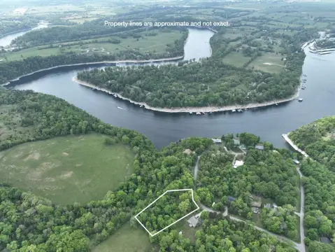 Lake-Adjacent Land in Hideaway Cove