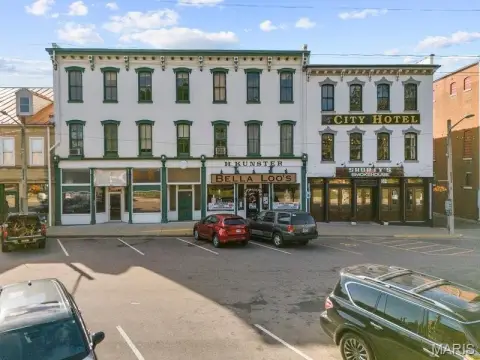 Three-Level Mixed-Use Building