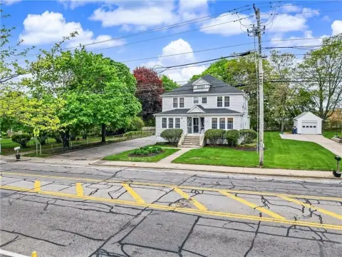 Versatile Multifamily with Business Potential