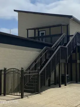 Remodeled Panama City Office/Apartment