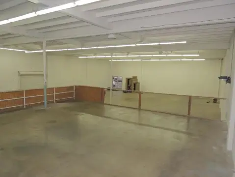 Flex Retail Showroom Warehouse