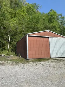 Land with Garage Near Parkway