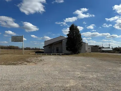 Fenced Flex Property with Shop