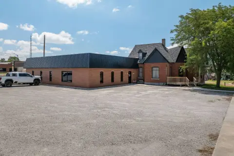 Turnkey Restaurant with Attached Residence