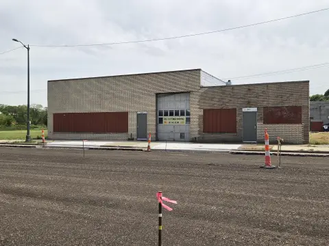 Updated Flex Building with Overhead Doors