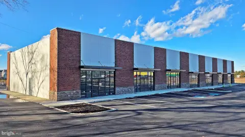 New Auto Dealership for Lease